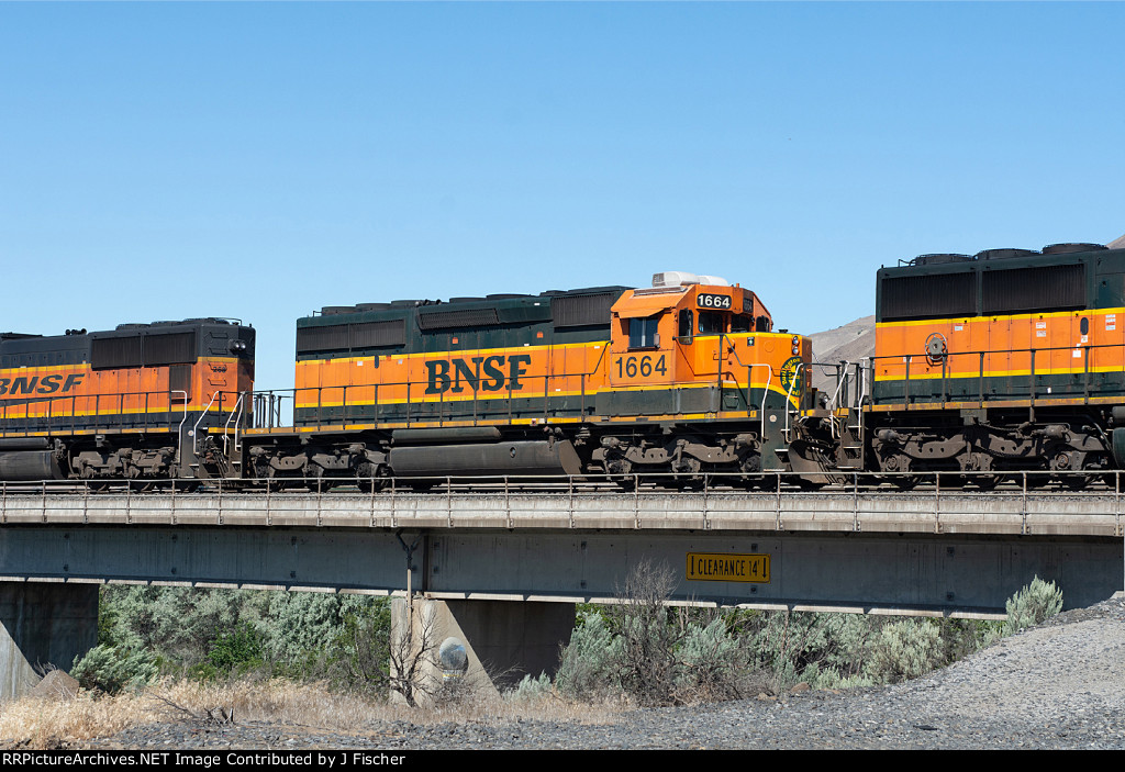 BNSF 1664